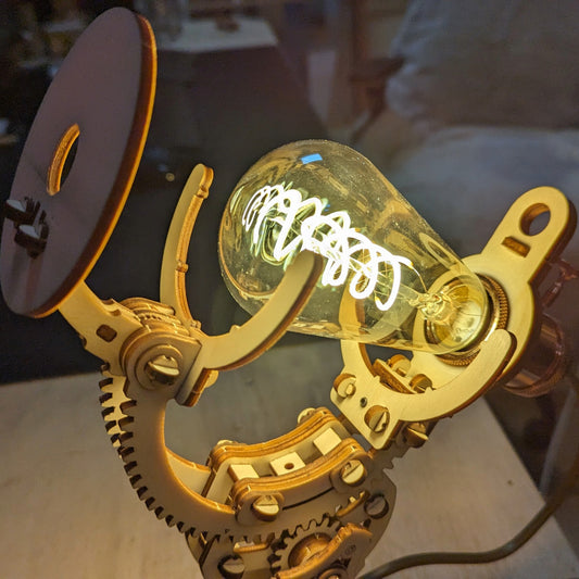 Lampe de Bureau "ARC" : Fusion de Fonctionnalité et Esthétique Steampunk