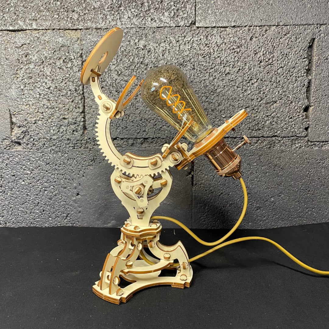 Lampe de Bureau "ARC" : Fusion de Fonctionnalité et Esthétique Steampunk