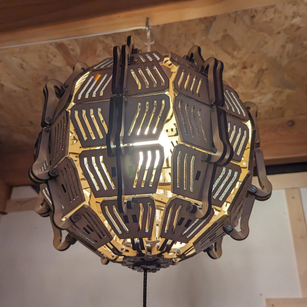 Pendelleuchte „Globus“: Eine Welt modularen Lichts